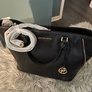 Michael Kors Brooklyn Large Leather Tote